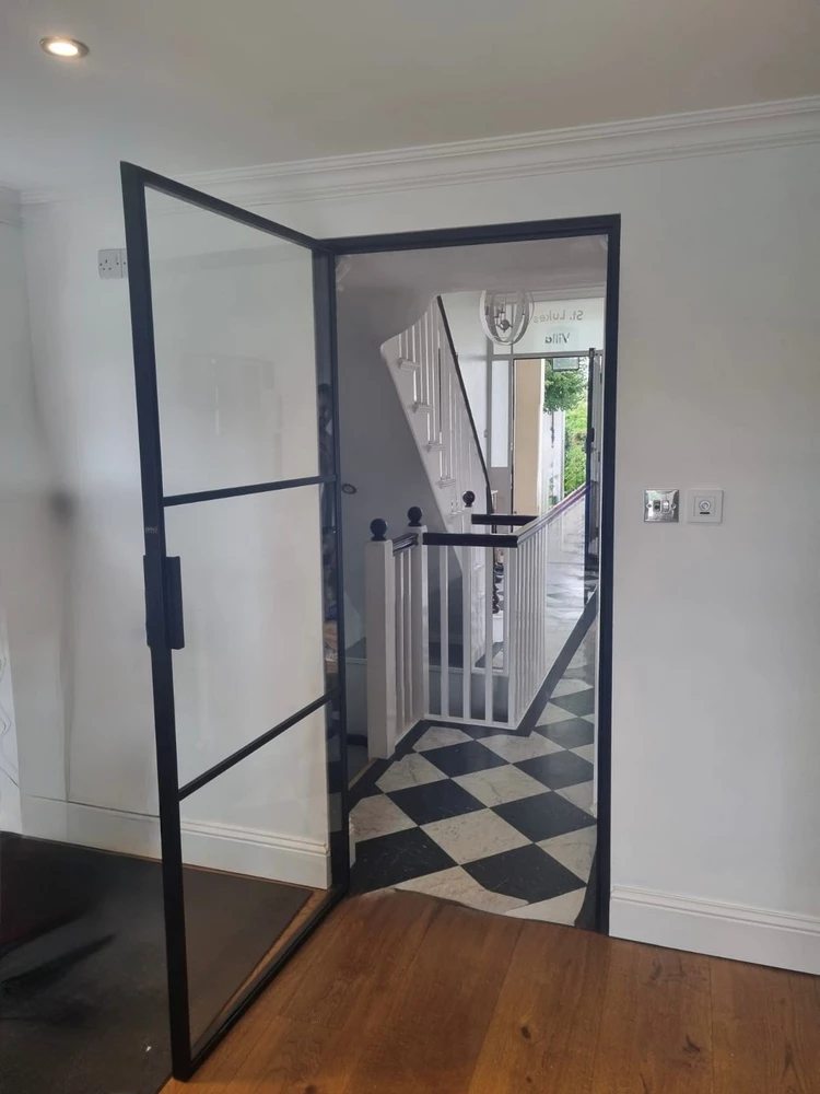 Single door after fitting